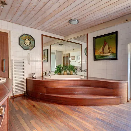 Apartment Charme Authentique A - Authentic Charm In - 120m2 Of Comfort-6 Personnes Corbas